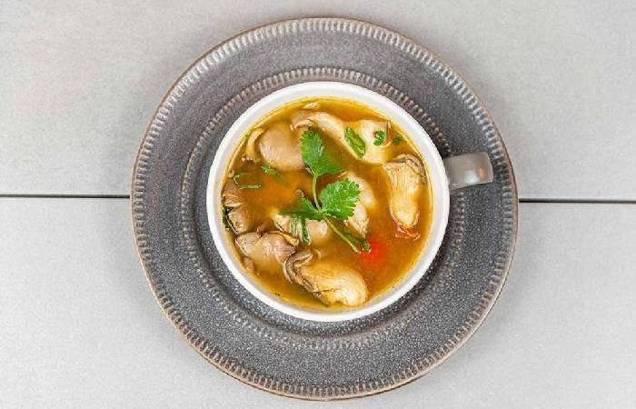 Tom Yum (Spicy Lemongrass Soup)